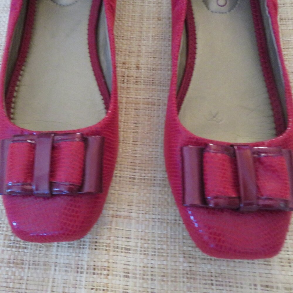 NWOT Red MeToo Leather Flats with a Bow Sz 7.5 - Picture 8 of 11